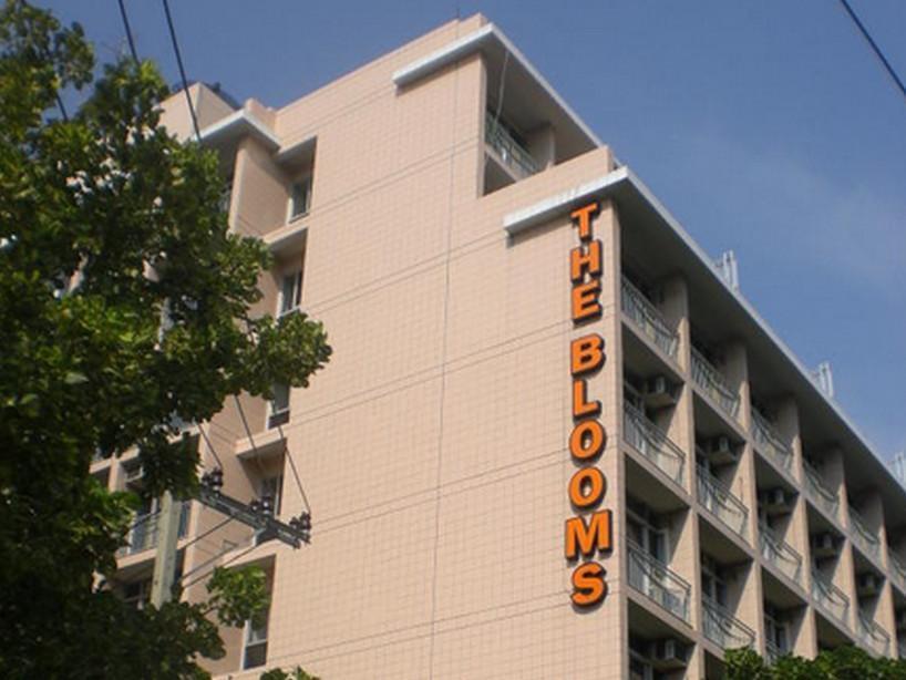 The Blooms Residence Bangkok Exterior foto